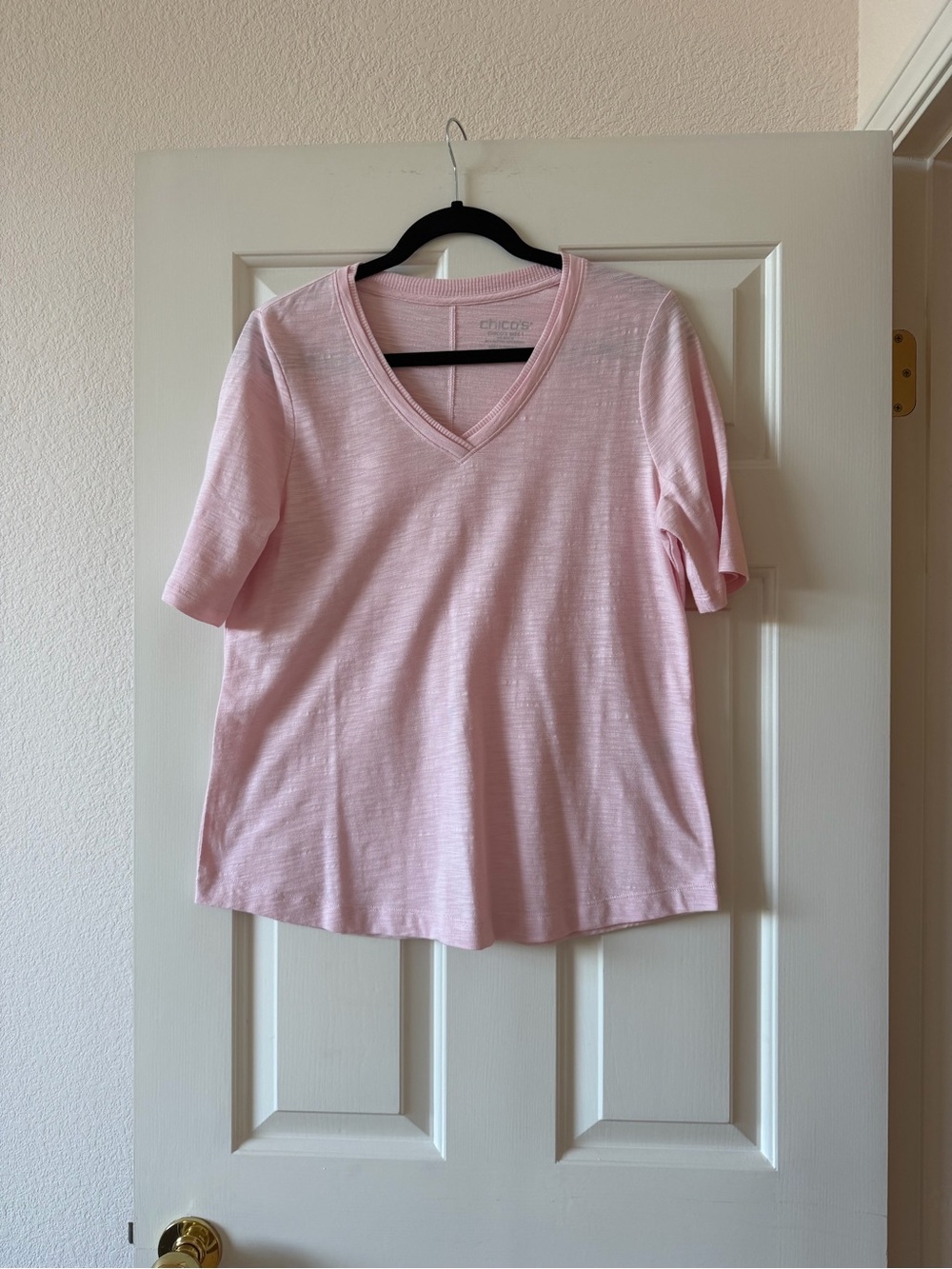 Chico's Light Pink V-Neck Short Sleeve Tee